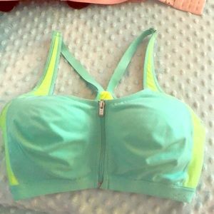 Victoria’s Secret Sports Bra Size: 36D